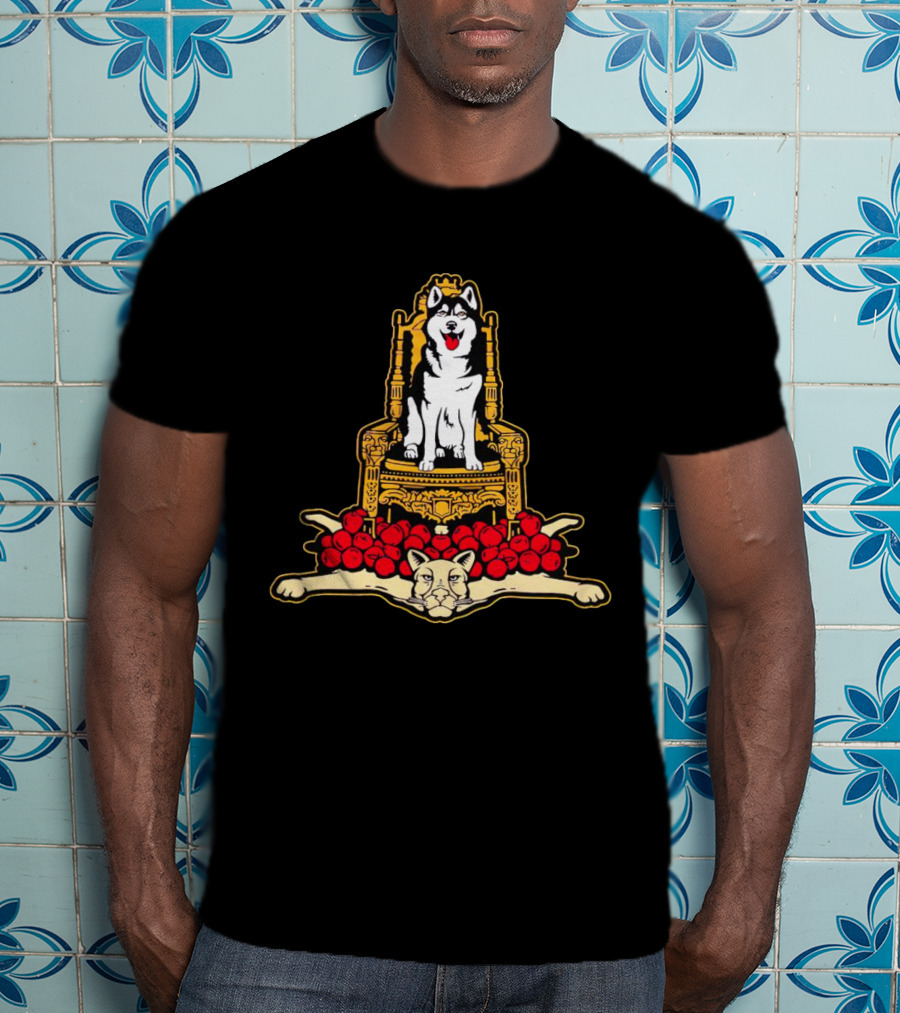 Washington Huskies King Of The Apple Throne With Cougar Rug T-Shirt