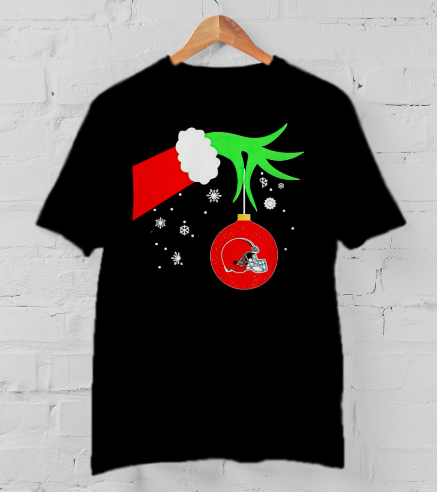 The Grinch Holding Cleveland Browns Ornament With Snowflakes T-Shirt