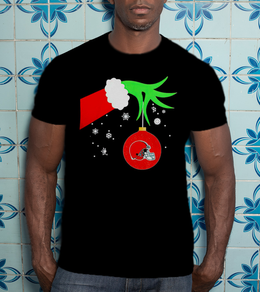 The Grinch Holding Cleveland Browns Ornament With Snowflakes T-Shirt
