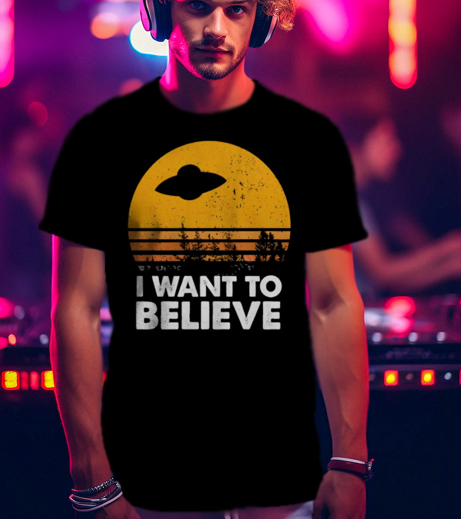 I Want To Believe Alien UFO Vintage Sunset T-Shirt