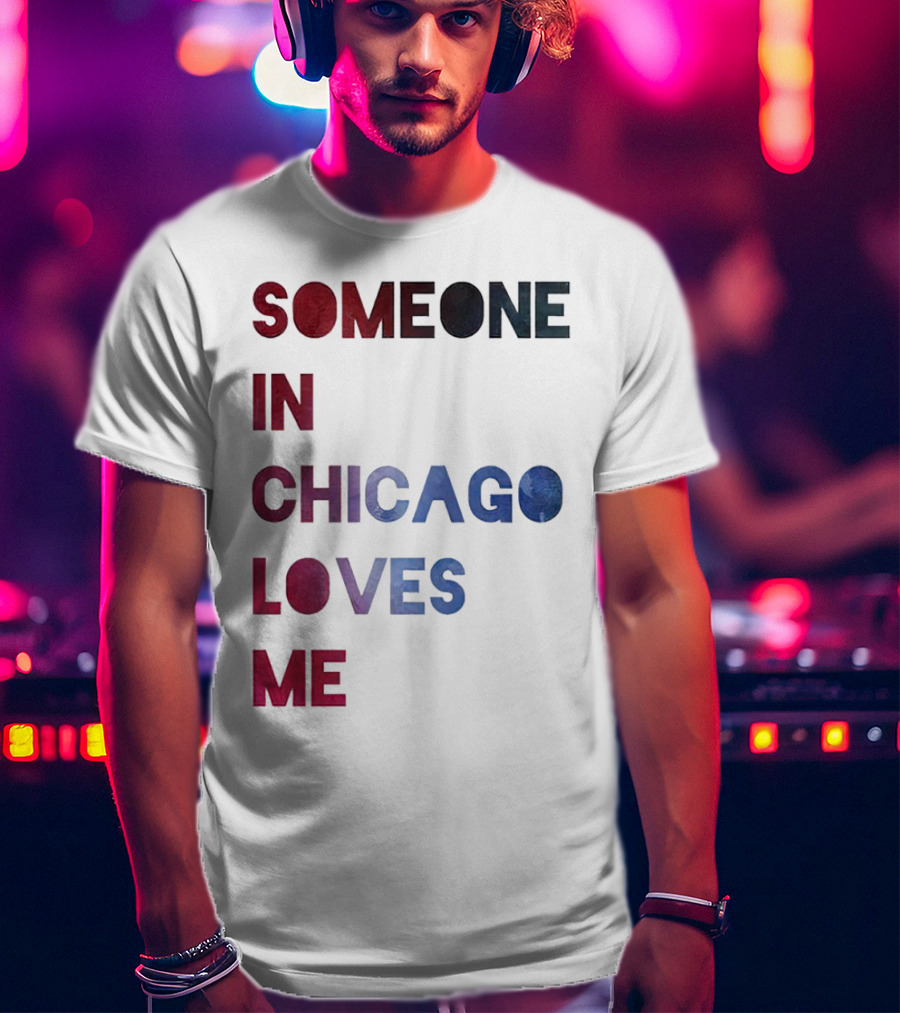 SOMEONE IN CHICAGO LOVES ME T-Shirt