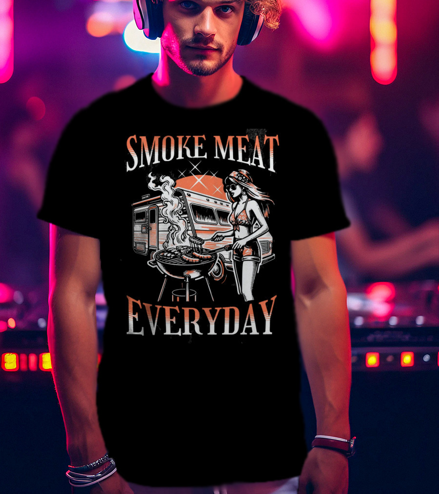 Smoke Meat Everyday Woman Grilling In Front Of RV T-Shirt