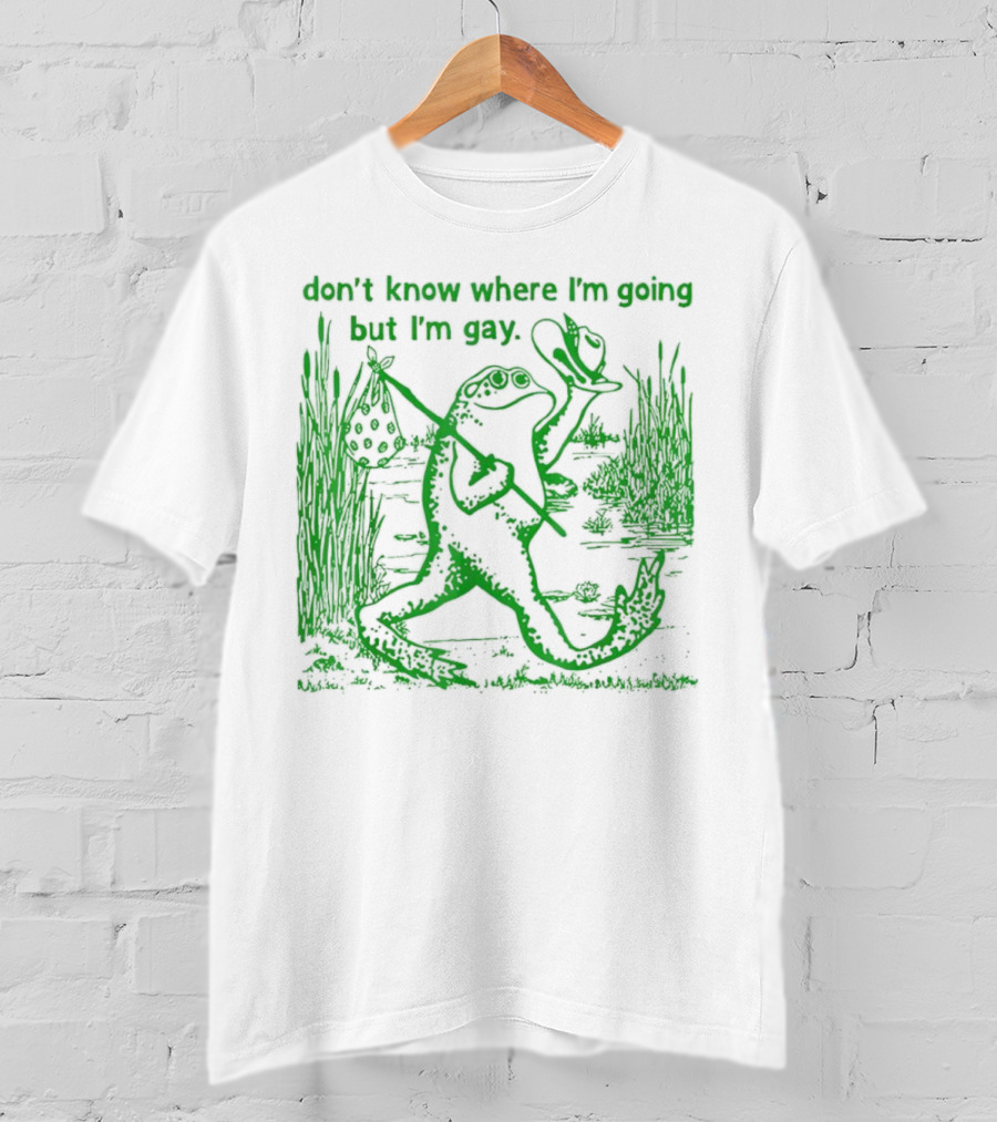 Don't Know Where I'm Going But I'm Gay Frog Carrying Bag And Hat In Nature Scene T-Shirt