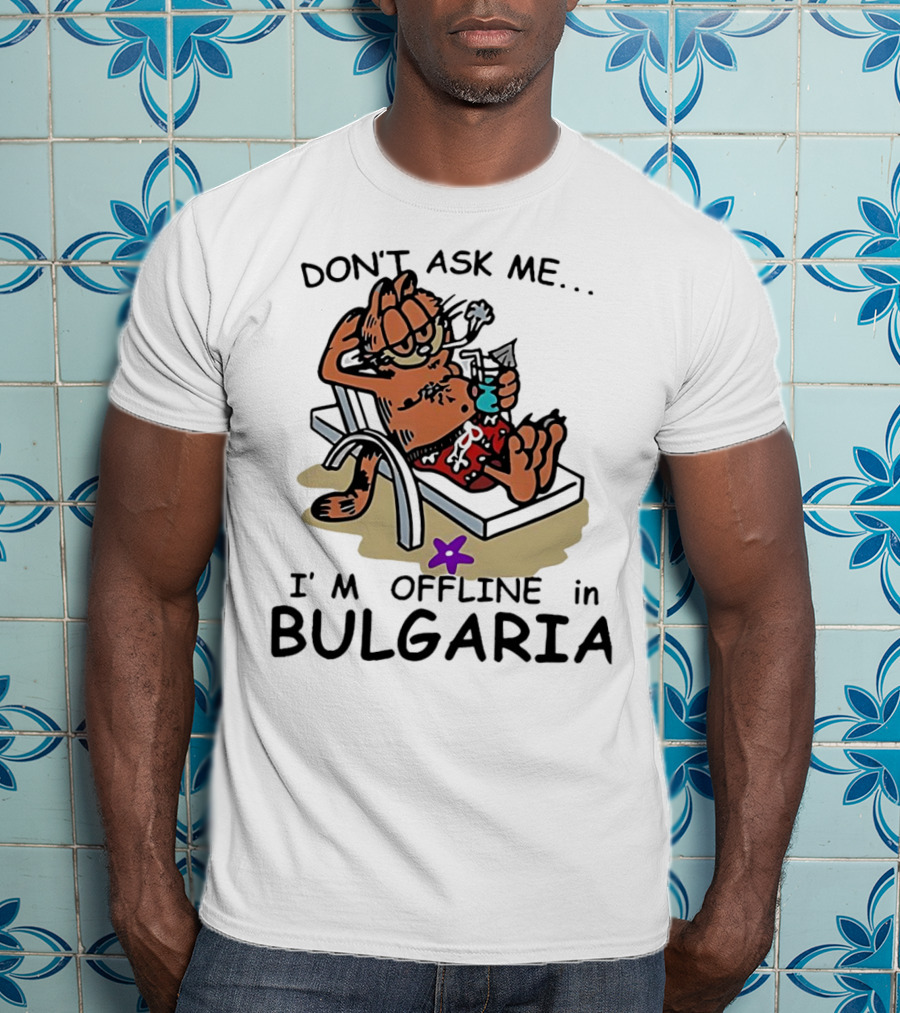 Garfield Relaxing Don't Ask Me I'm Offline In Bulgaria Holiday Mood T-Shirt