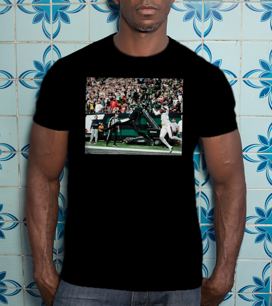 Garrett Wilson One-Handed Touchdown Catch Football Action T-Shirt