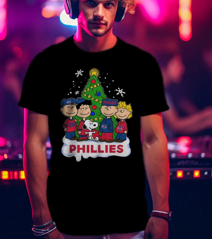 Philadelphia Phillies Snoopy Peanuts Christmas Tree T-Shirt