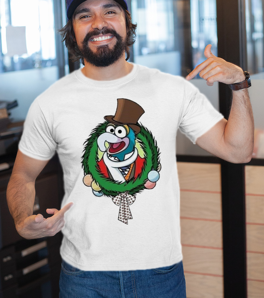 Cute Gonzo The Muppet Christmas Carol Wreath T-Shirt