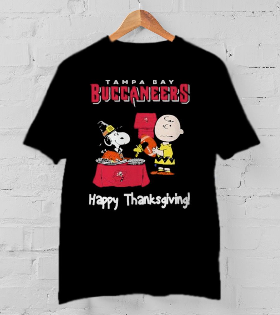 Tampa Bay Buccaneers Thanksgiving Charlie Brown And Snoopy Peanuts T-Shirt