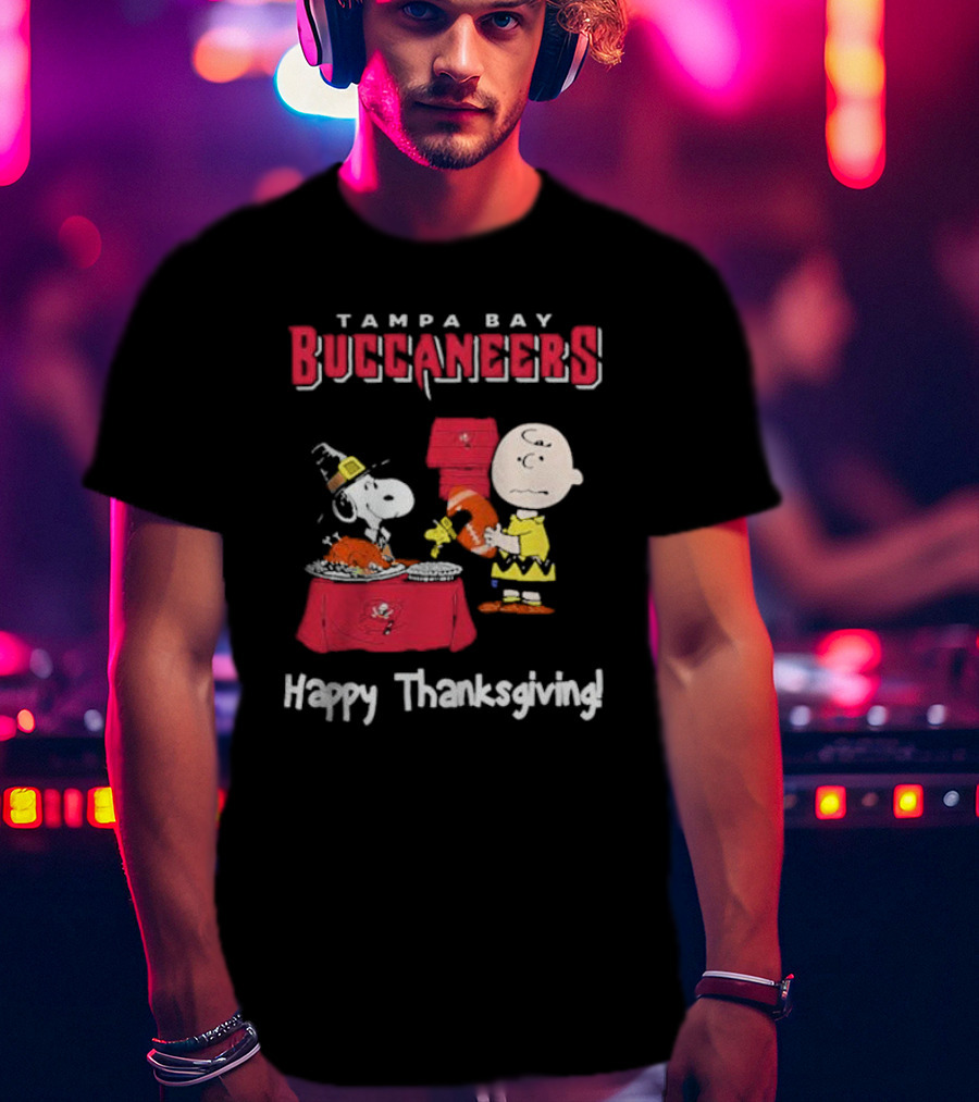 Tampa Bay Buccaneers Thanksgiving Charlie Brown And Snoopy Peanuts T-Shirt