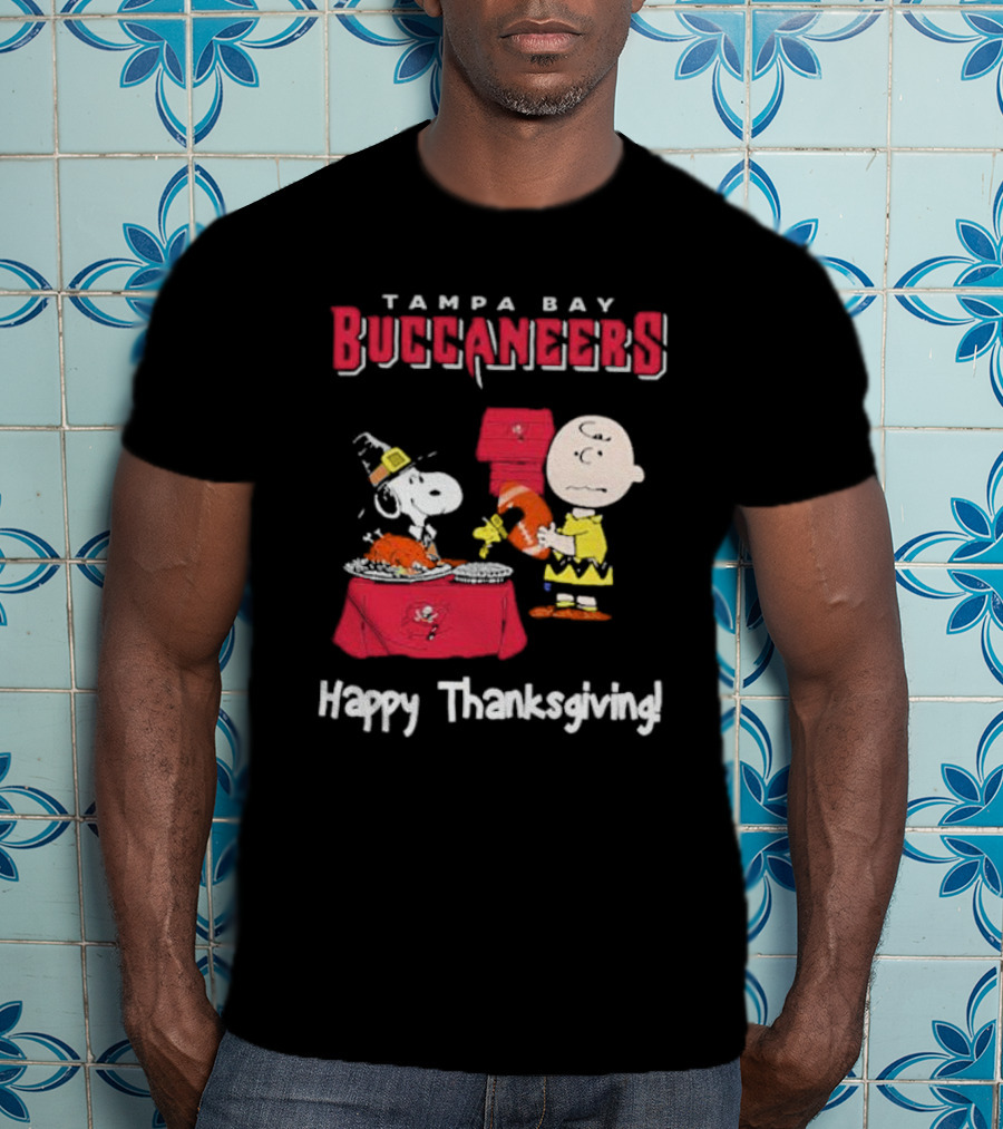 Tampa Bay Buccaneers Thanksgiving Charlie Brown And Snoopy Peanuts T-Shirt