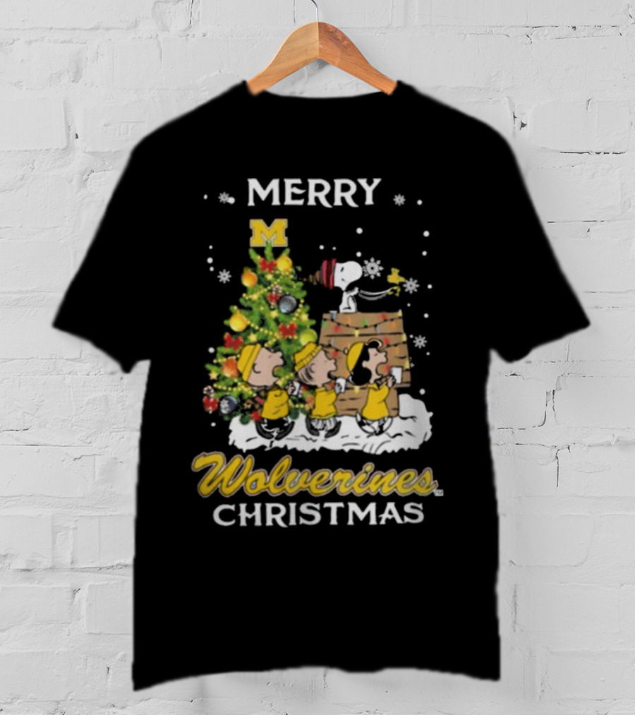Merry Michigan Wolverines Snoopy And Friends Christmas T-Shirt