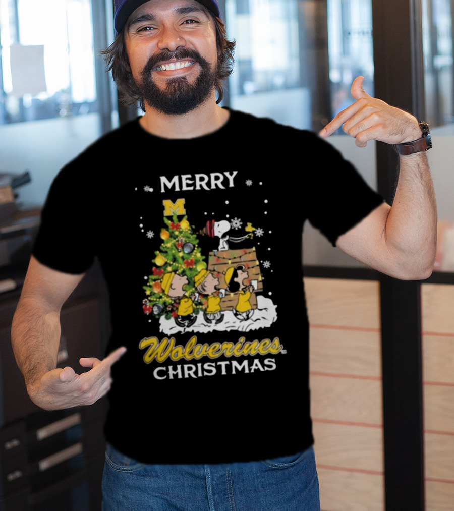 Merry Michigan Wolverines Snoopy And Friends Christmas T-Shirt