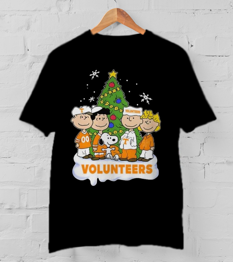 Tennessee Volunteers Snoopy And Friends Christmas Tree T-Shirt