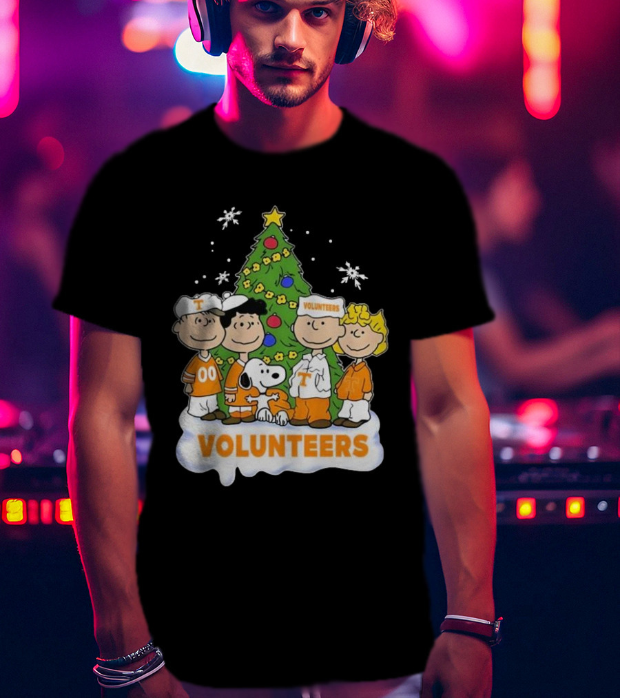 Tennessee Volunteers Snoopy And Friends Christmas Tree T-Shirt