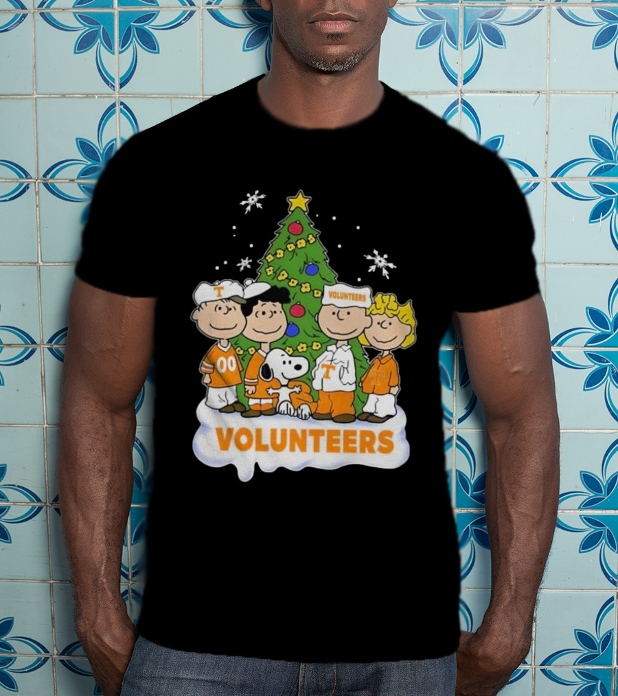 Tennessee Volunteers Snoopy And Friends Christmas Tree T-Shirt