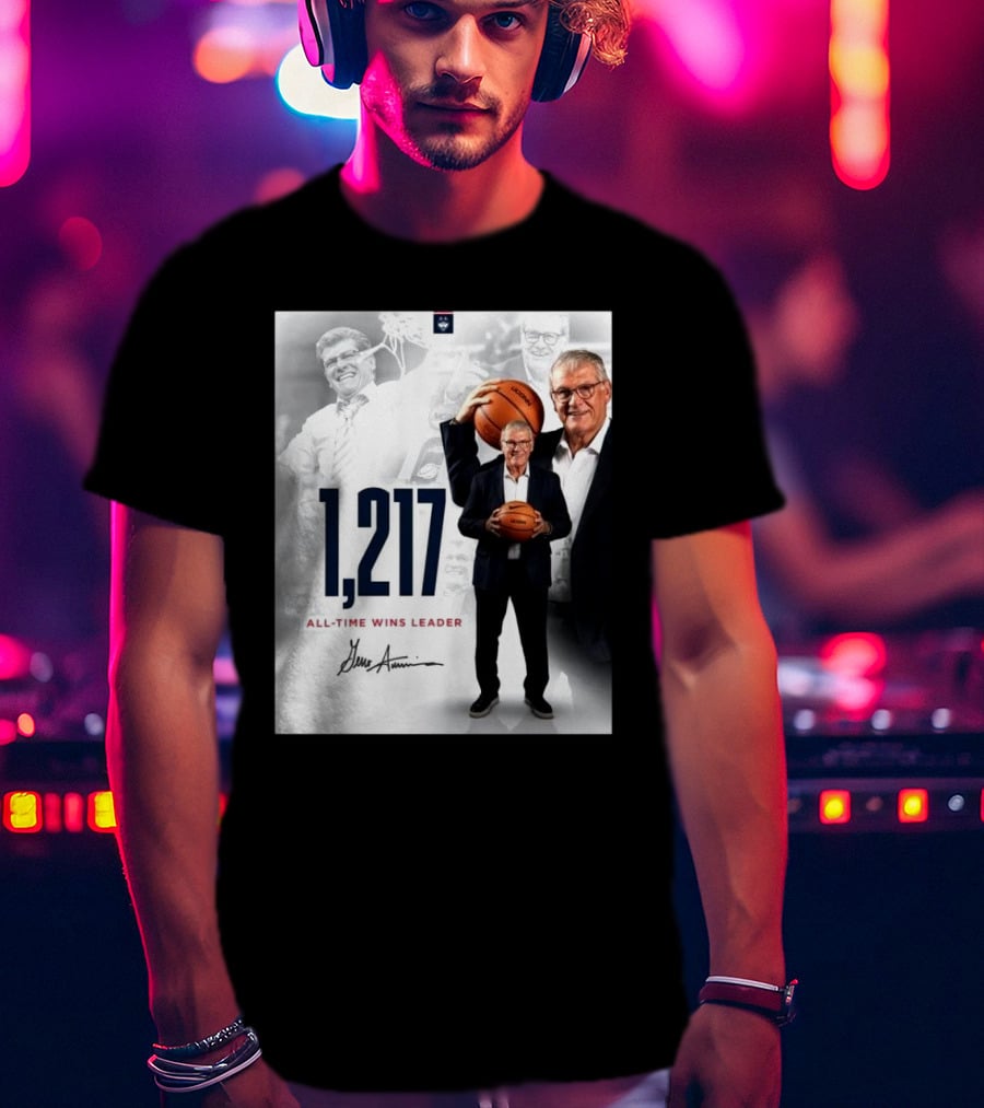 1,217 All-Time Wins Leader Geno Auriemma Signature Image T-Shirt