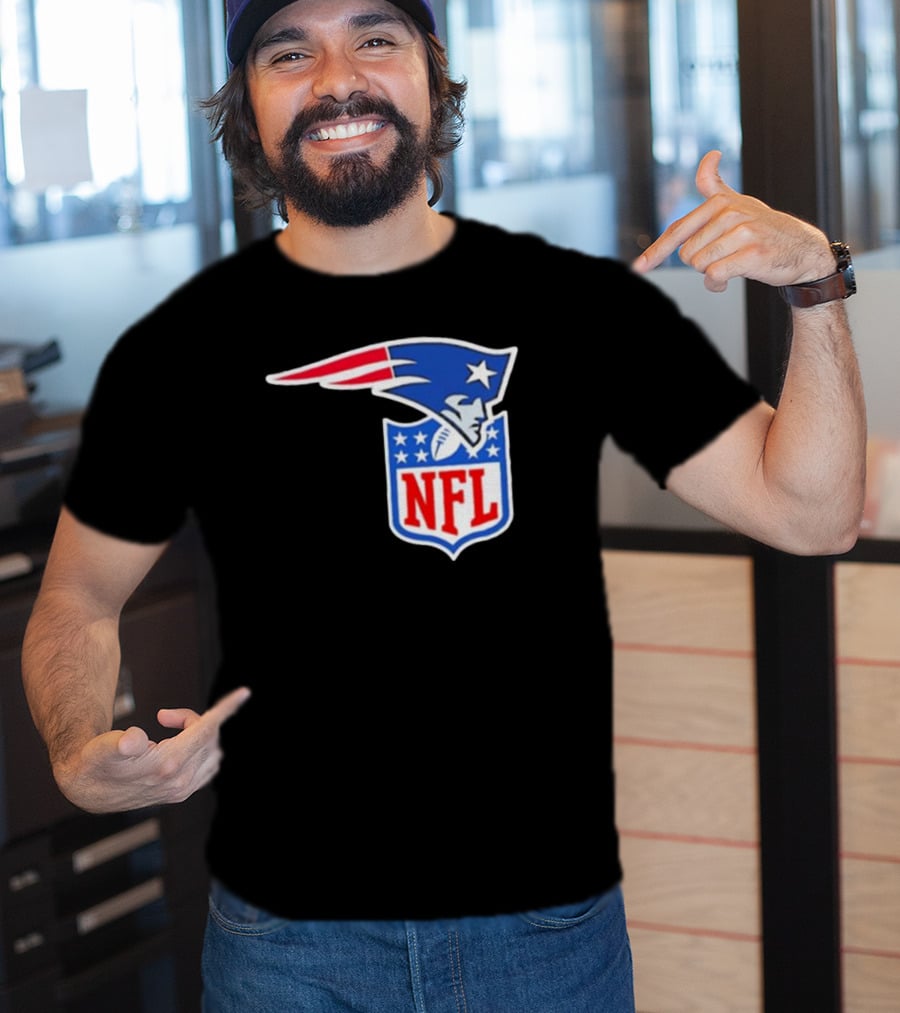 New England Patriots NFL Shield Logo Mashup T-Shirt