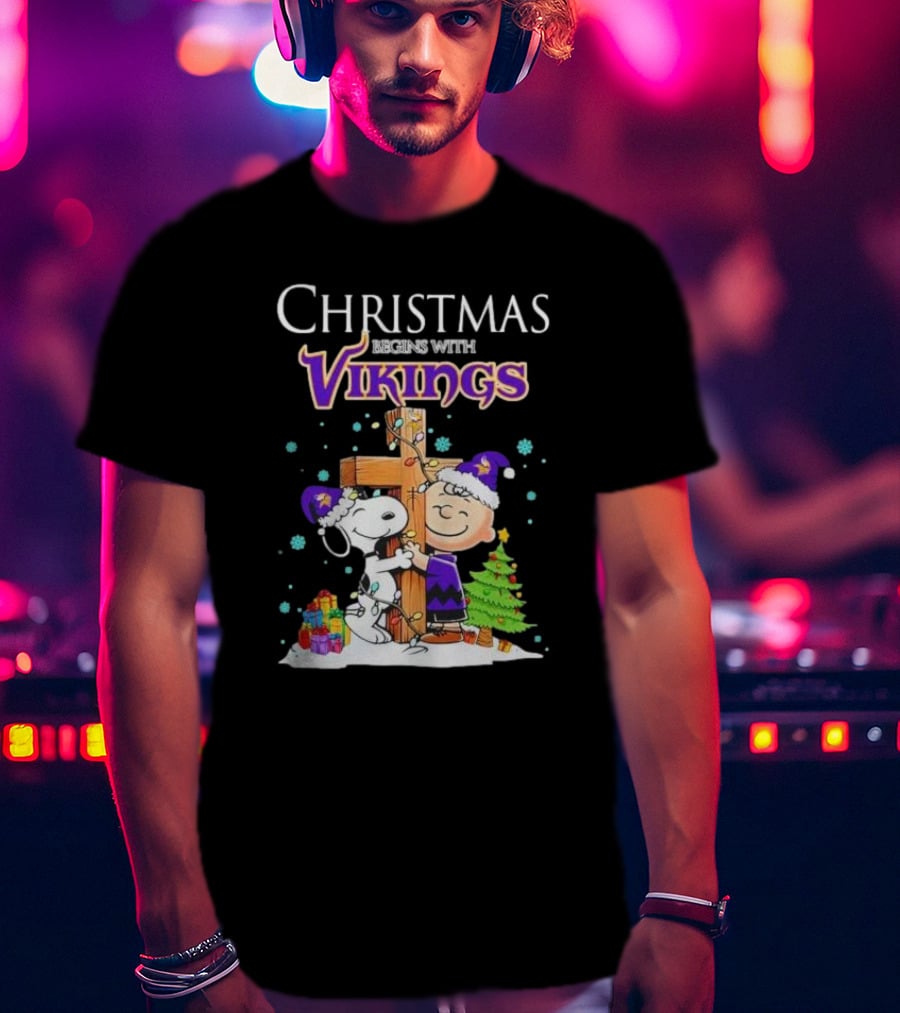 Christmas Begins With Minnesota Vikings Charlie Brown Snoopy Hug Cross T-Shirt