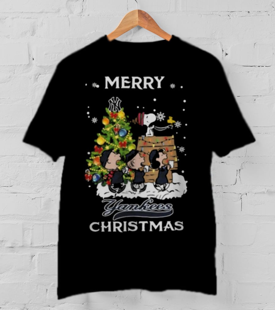 Merry Yankees Christmas Snoopy And Friends T-Shirt