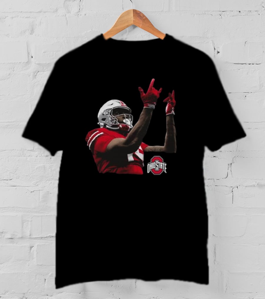 Jelani Thurman Ohio State Football Player In Action With Helmet And Ohio State Buckeyes Logo T-Shirt
