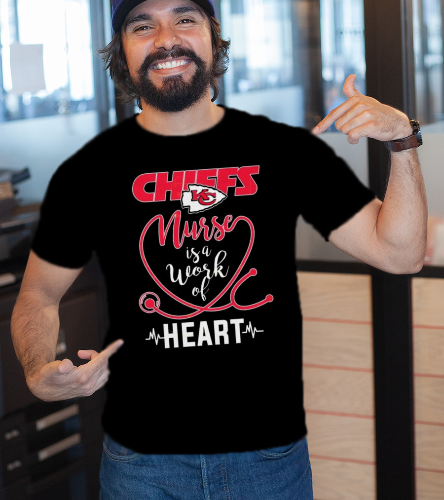 Kansas City Chiefs Nurse Is A Work Of Heart With Arrowhead Logo And Stethoscope Design T-Shirt
