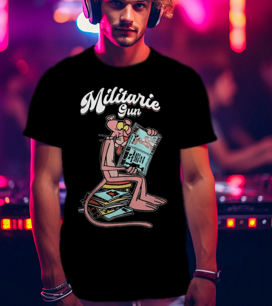 Militarie Gun Pink Panther Reading Comics T-Shirt