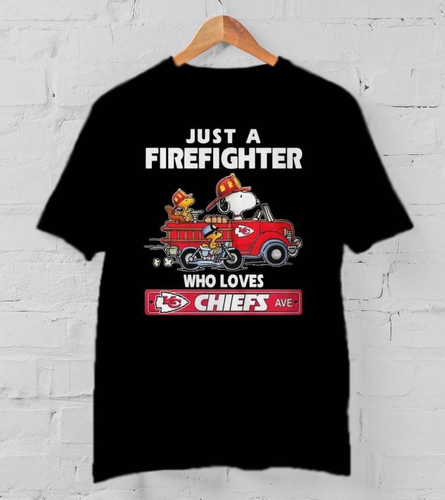 Just A Firefighter Who Loves Chiefs Snoopy Fire Truck KC Chiefs Ave T-Shirt