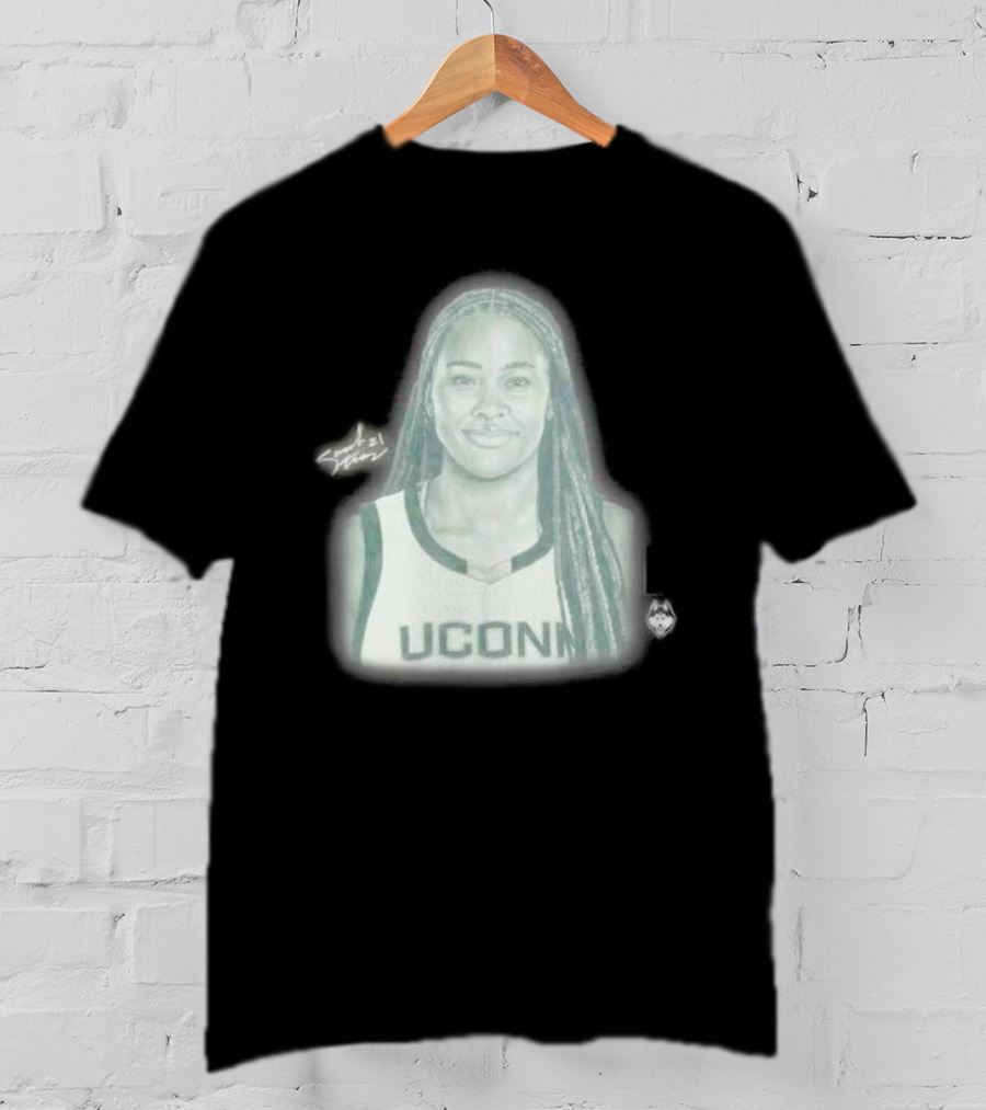 Sarah Strong UConn Huskies Signature Pencil Drawing T-Shirt