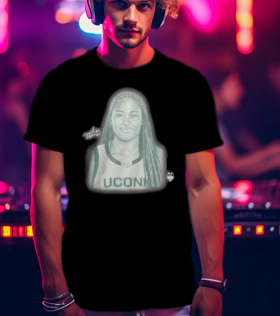 Sarah Strong UConn Huskies Signature Pencil Drawing T-Shirt