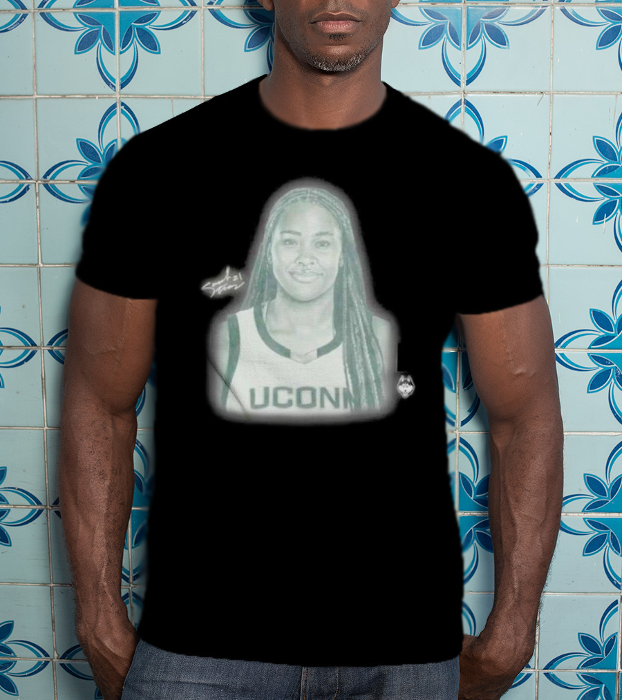 Sarah Strong UConn Huskies Signature Pencil Drawing T-Shirt