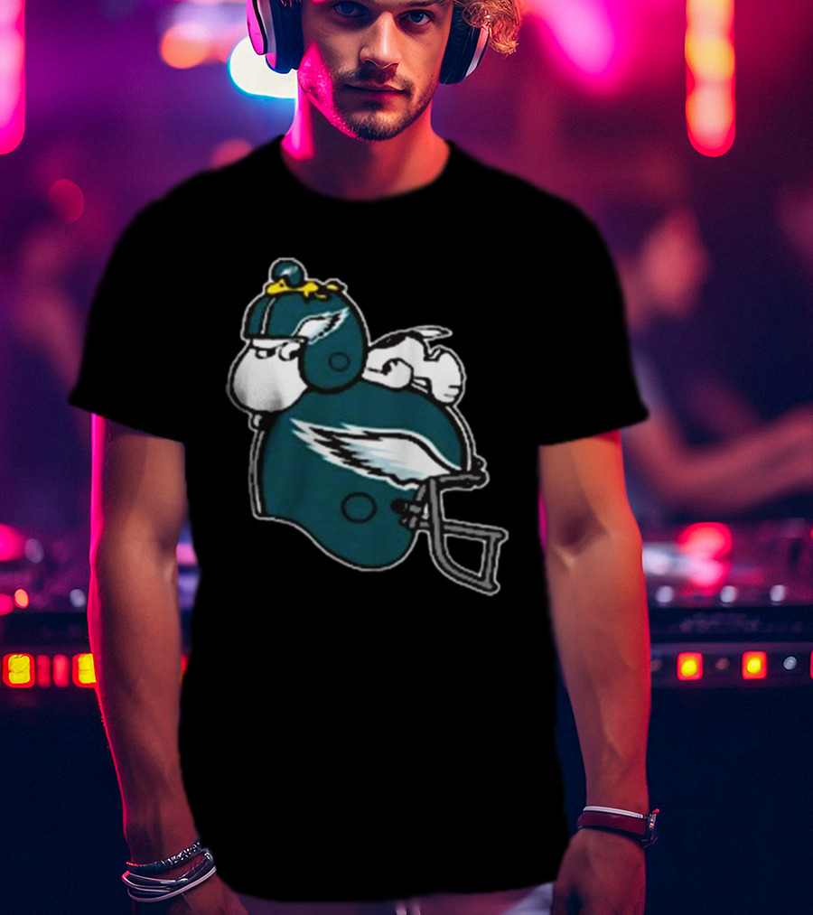Snoopy Woodstock Relaxing Philadelphia Eagles Football Helmet T-Shirt
