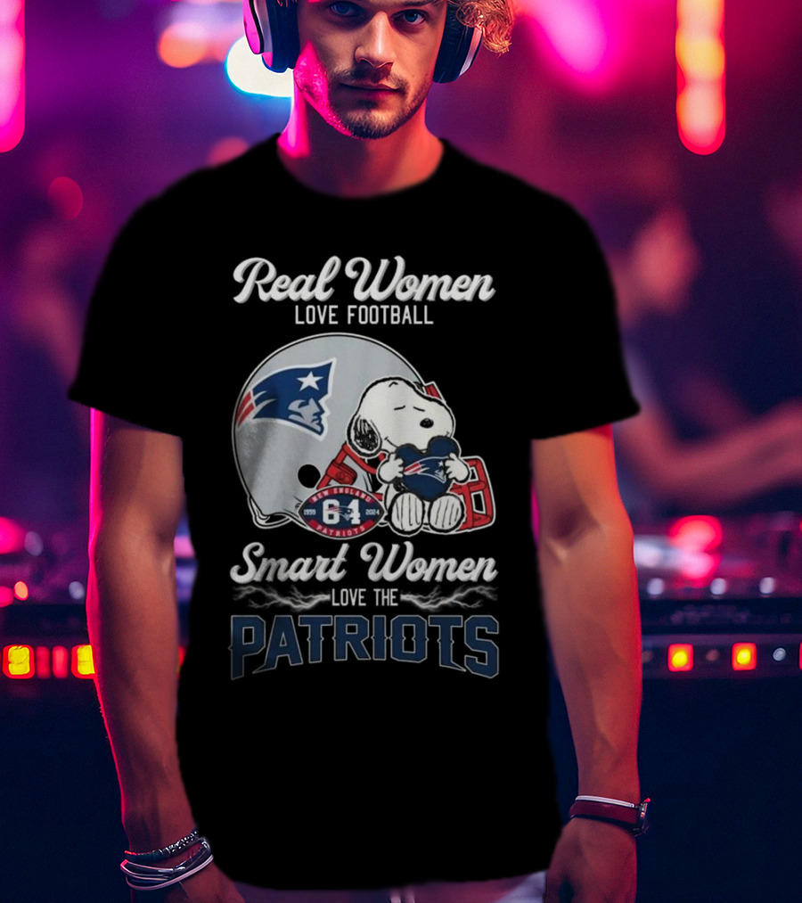 Real Women Love Football Smart Women Love The Patriots Snoopy Patriots Helmet T-Shirt