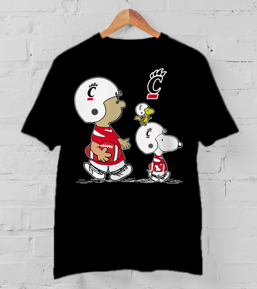 Cincinnati Bearcats Peanuts Characters Football Helmets And Jerseys T-Shirt