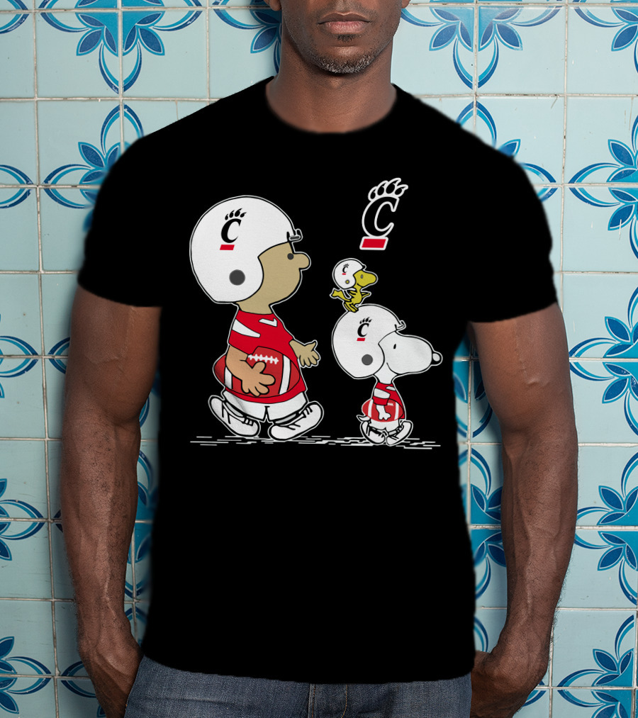 Cincinnati Bearcats Peanuts Characters Football Helmets And Jerseys T-Shirt