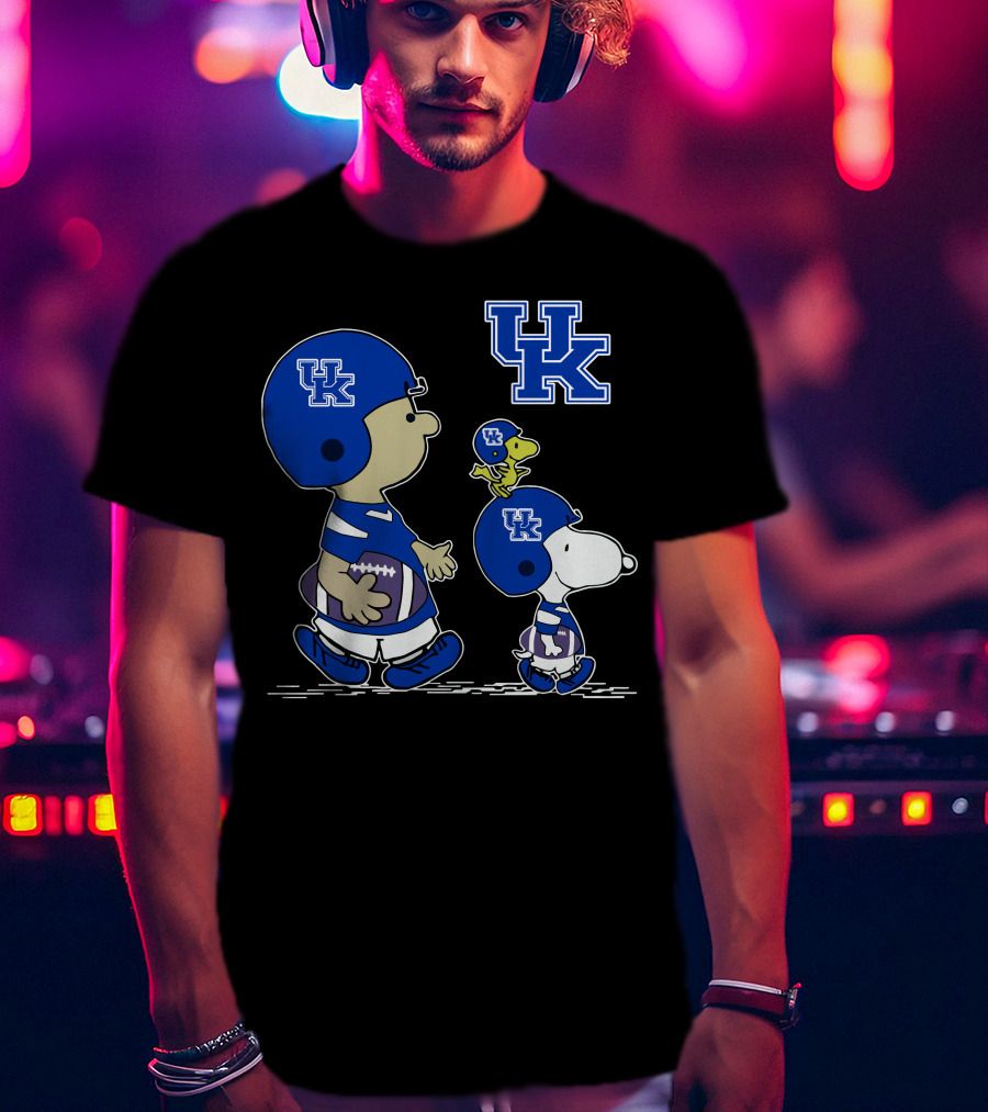 UK Wildcats Snoopy And Woodstock Football Helmets T-Shirt