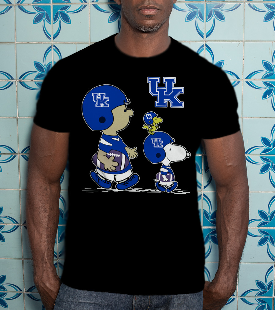 UK Wildcats Snoopy And Woodstock Football Helmets T-Shirt