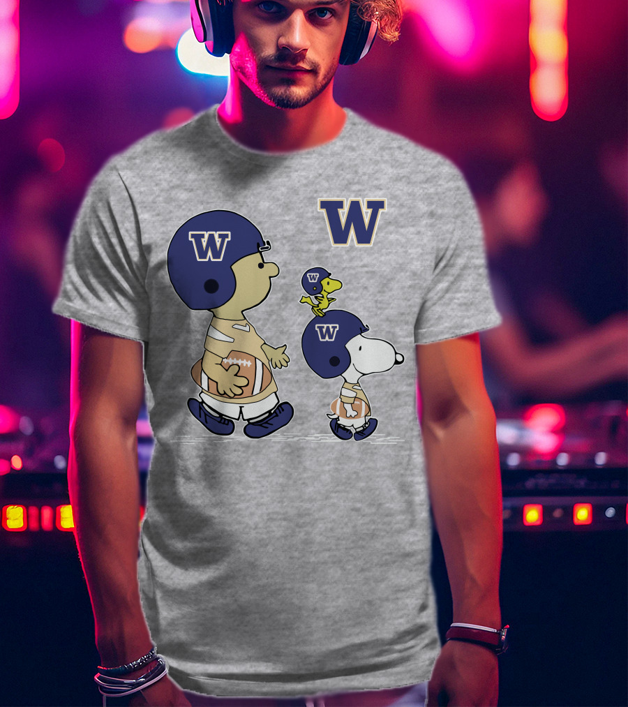 Washington Huskies Peanuts Snoopy Football Team T-Shirt