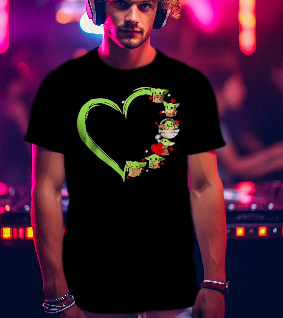 Baby Yoda Cute Heart Green Outline Mandalorian Grogu Love T-Shirt
