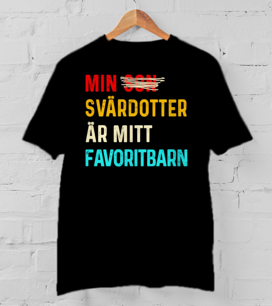 Min Svärdotter Är Mitt Favoritbarn Rolig Text T-Shirt
