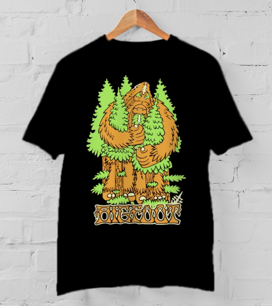 Bigfoot Hug Tree Forest Creature Retro T-Shirt