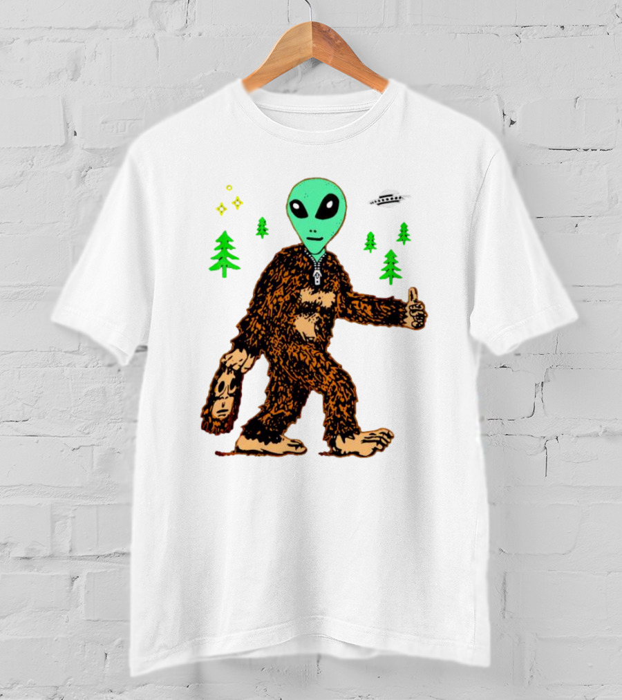 Alien Bigfoot Encounter Forest UFO Adventure T-Shirt