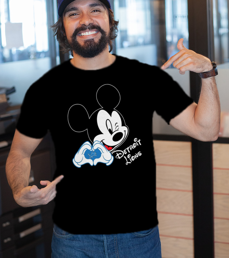 Mickey Detroit Lions Love Heart Gesture T-Shirt