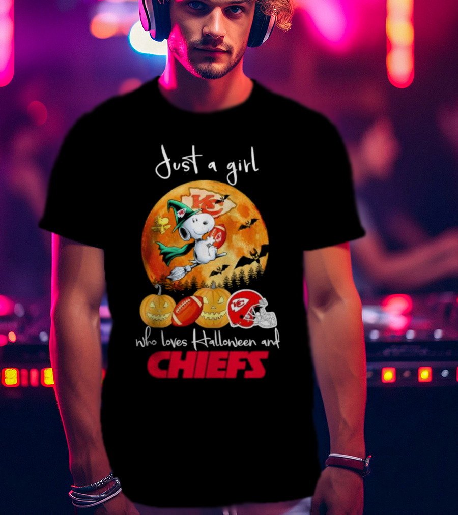 Just A Girl Who Loves Halloween And Chiefs Snoopy Witch T-Shirt