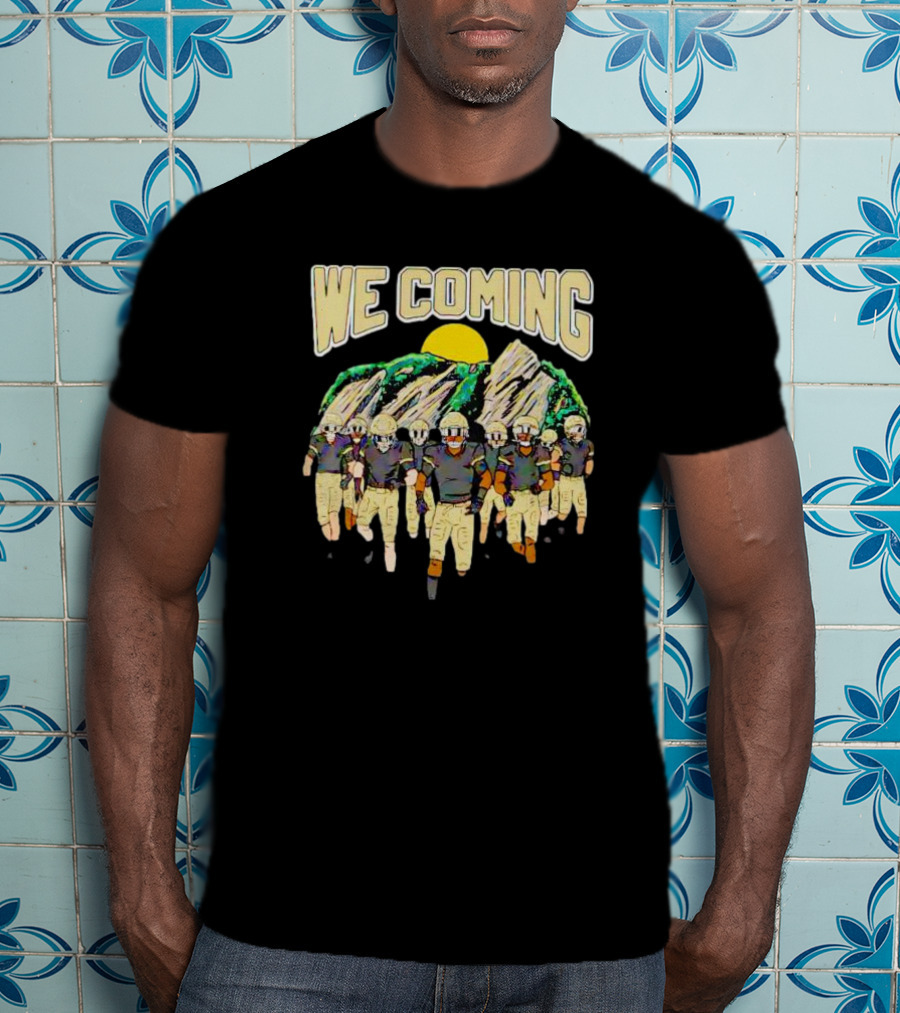 We Coming Colorado Buffaloes Football Team Sun And Mountains T-Shirt