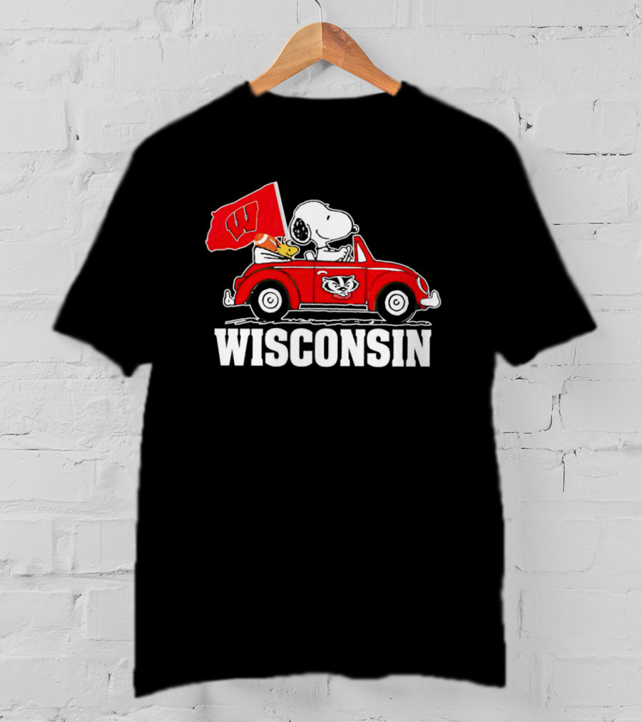 Snoopy And Woodstock In Red Car With Wisconsin Flag And Wisconsin Badgers T-Shirt