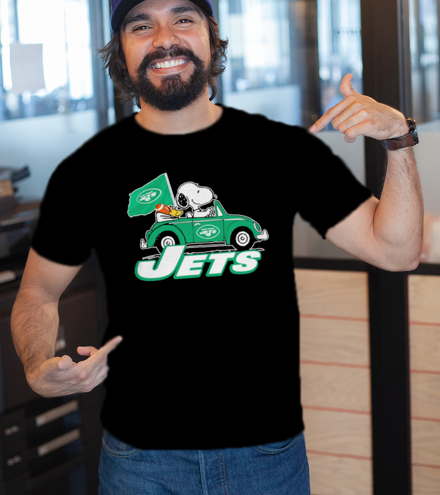 Snoopy And Woodstock Driving New York Jets Car With Flag T-Shirt