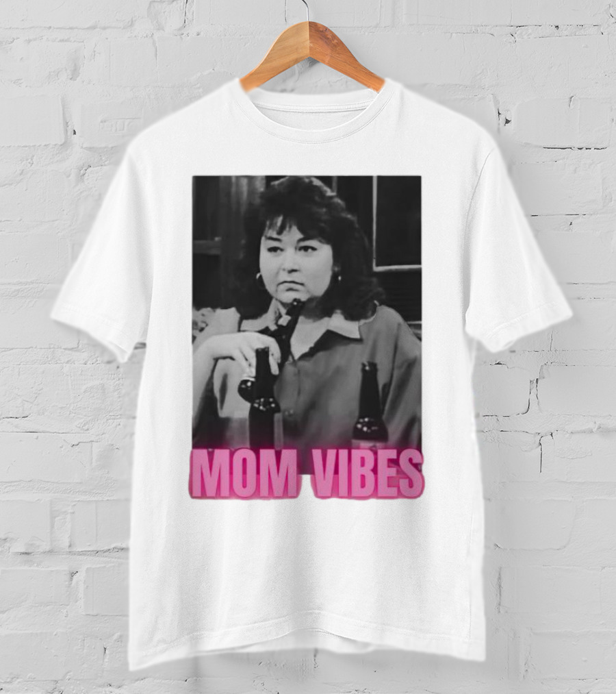 Mom Vibes Retro Style Black And White Image T-Shirt