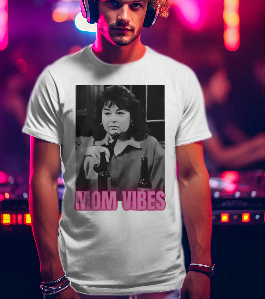 Mom Vibes Retro Style Black And White Image T-Shirt