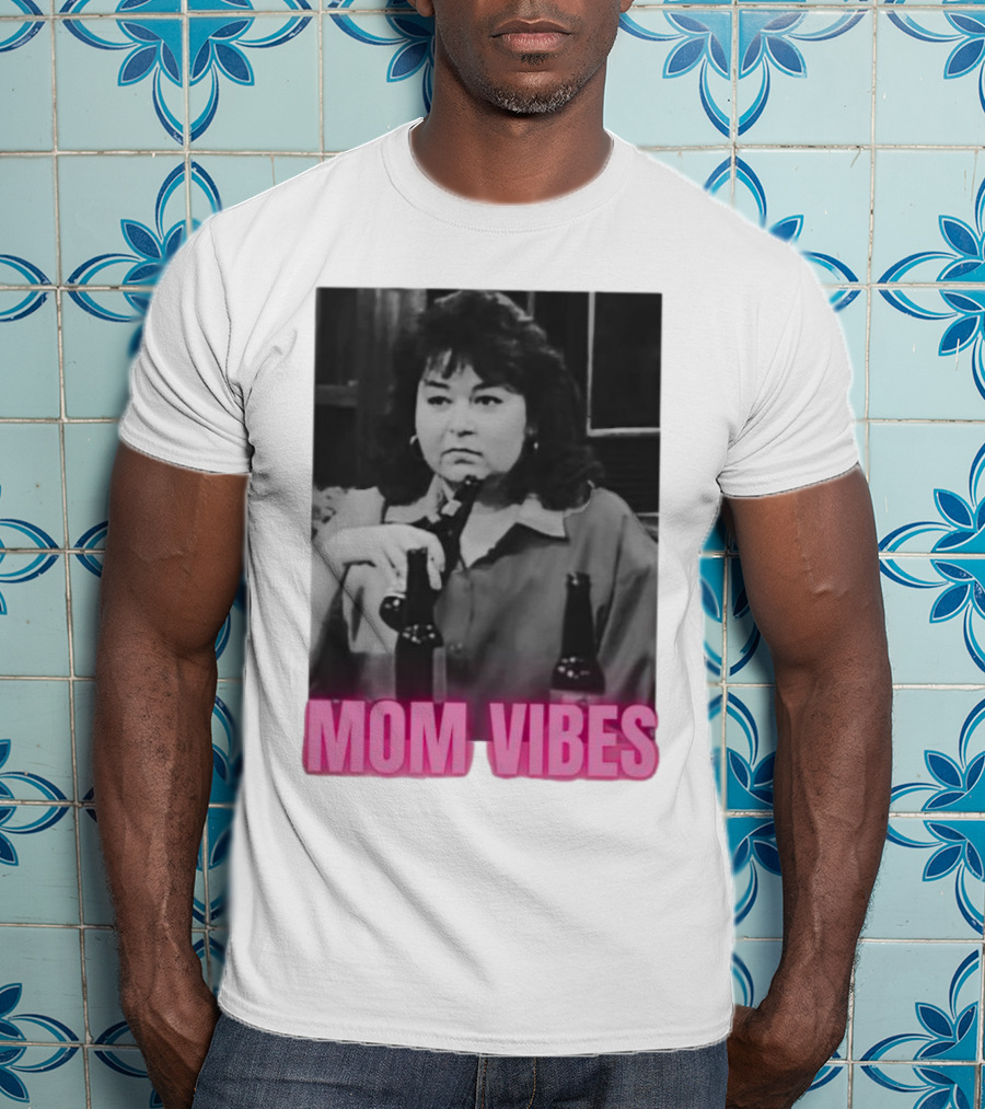Mom Vibes Retro Style Black And White Image T-Shirt