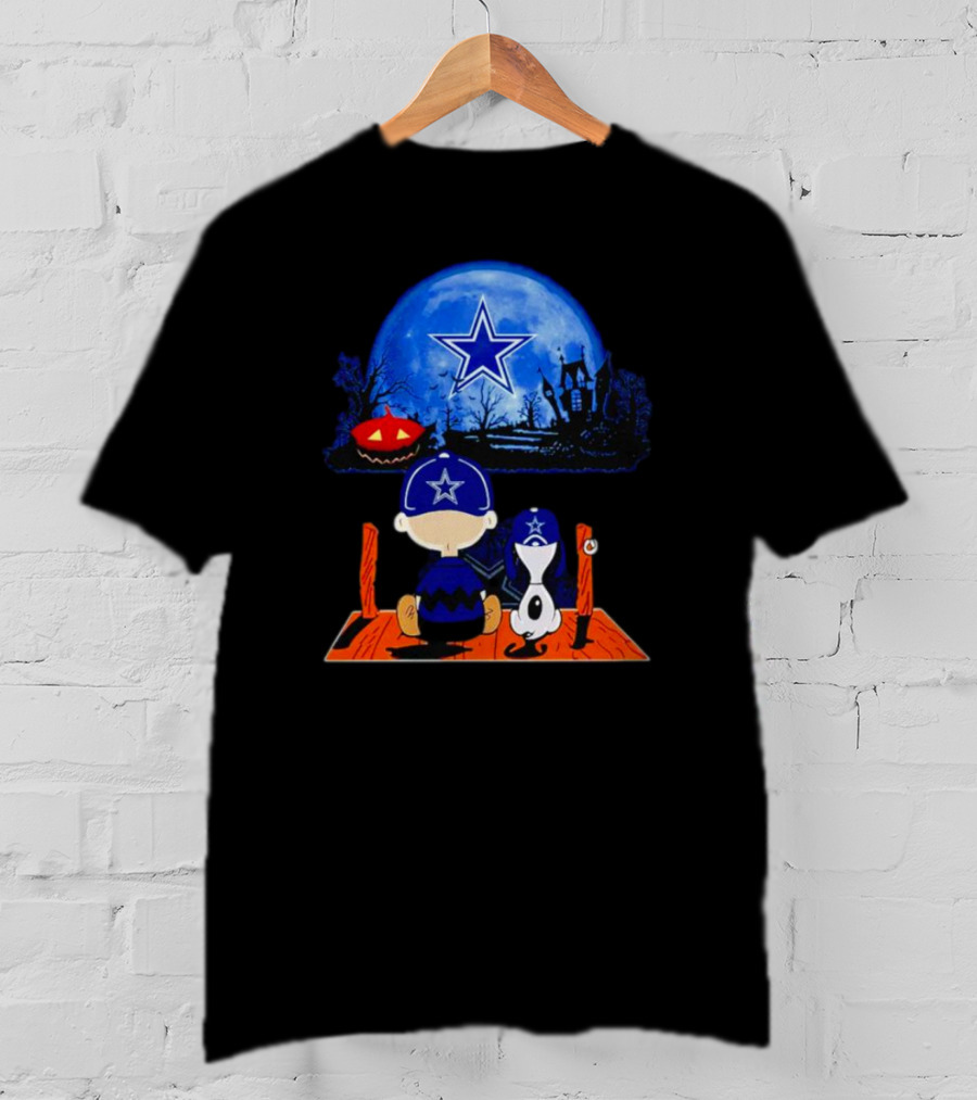 Charlie Brown And Snoopy Dallas Cowboys Halloween Under Blue Moon With Pumpkin T-Shirt
